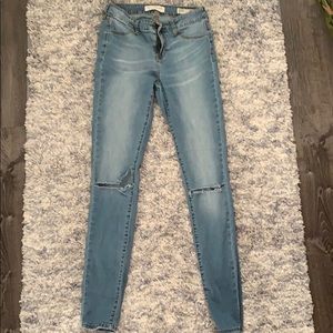 Bullhead medium wash skinny jeans